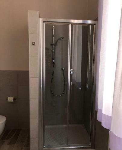 Hostal Triquetra - Rooms For Rent