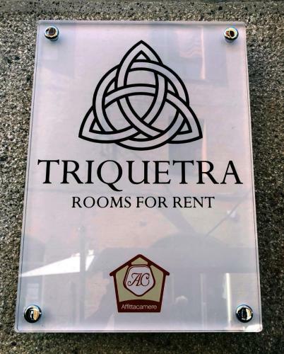 Hostal Triquetra - Rooms For Rent