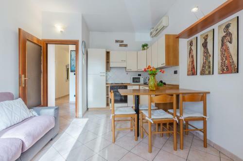 Ferrara Quiet And Roomy Apartment With Balcony