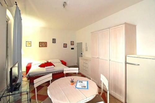 Finale Ligure Villa Sleeps 2 With Air Con