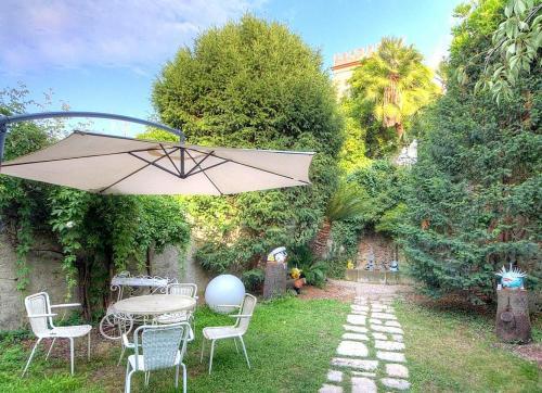 Finale Ligure Villa Sleeps 8