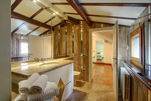 Santo Stefano Apartment