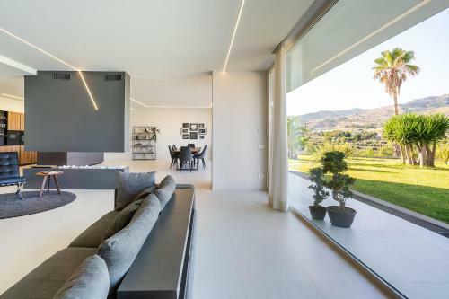 Pasteria-lapide Villa Sleeps 10 With Pool Air Con And Wifi