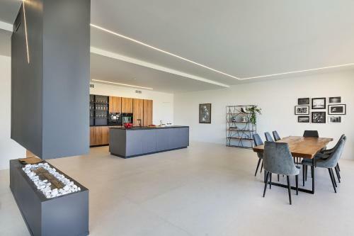 Pasteria-lapide Villa Sleeps 10 With Pool Air Con And Wifi