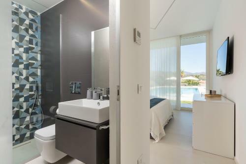 Pasteria-lapide Villa Sleeps 10 With Pool Air Con And Wifi
