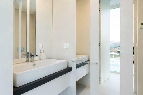Pasteria-lapide Villa Sleeps 10 With Pool Air Con And Wifi