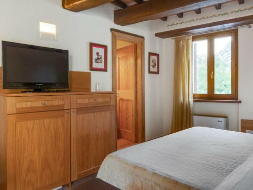 Heavenly Holiday Home In Folignio With Whirlpool