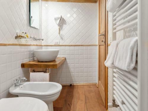 Heavenly Holiday Home In Folignio With Whirlpool