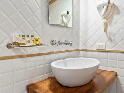 Heavenly Holiday Home In Folignio With Whirlpool