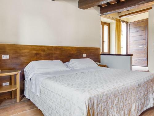 Heavenly Holiday Home In Folignio With Whirlpool