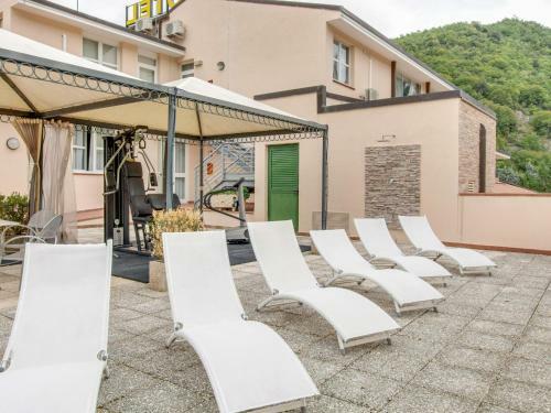 Tasteful Holiday Home In Folignio With Garden