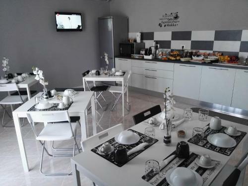 B&B Black-and-white