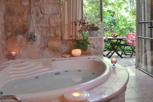 Hostal Pina Balev Inn