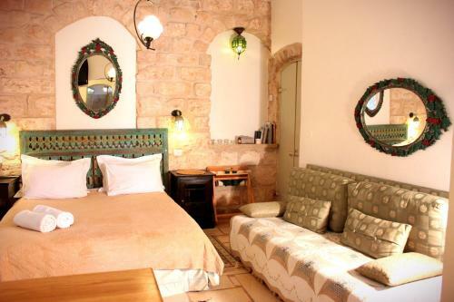 Hostal Pina Balev Inn