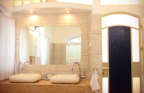 Hostal Pina Balev Inn
