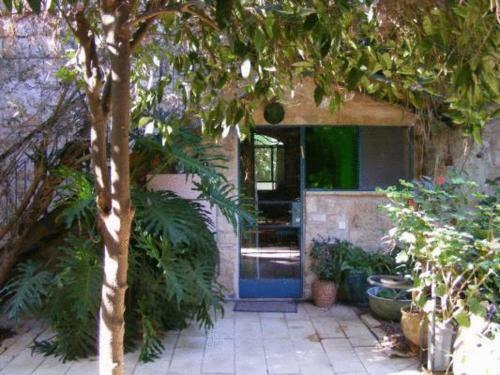 Hostal Pina Balev Inn
