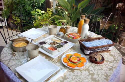 Hostal Pina Balev Inn