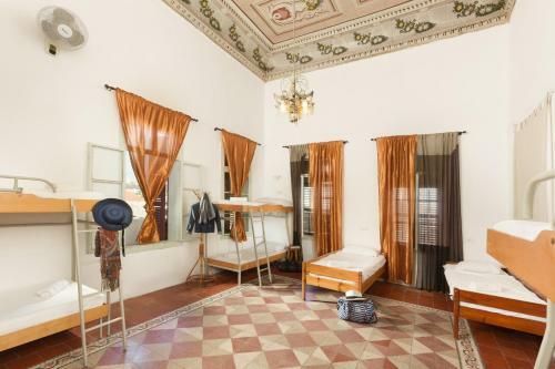 Hostal Fauzi Azar Inn