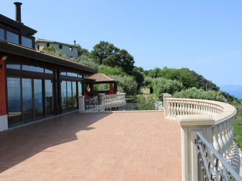 Divine Holiday Home In Giosa Marea With Sauna And Jacuzzi
