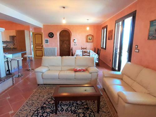 Divine Holiday Home In Giosa Marea With Sauna And Jacuzzi
