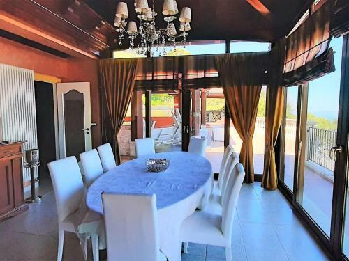 Divine Holiday Home In Giosa Marea With Sauna And Jacuzzi