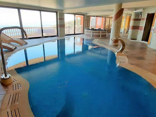 Divine Holiday Home In Giosa Marea With Sauna And Jacuzzi