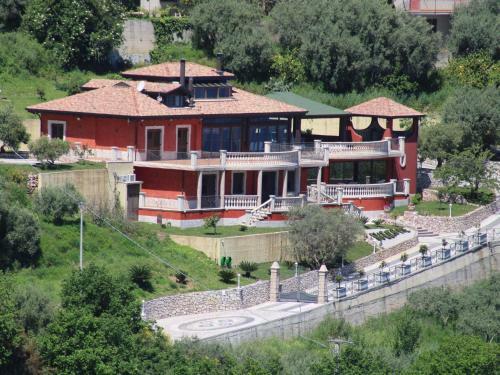 Divine Holiday Home In Giosa Marea With Sauna And Jacuzzi