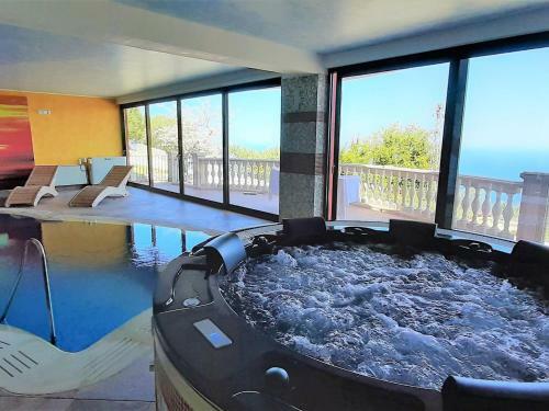 Divine Holiday Home In Giosa Marea With Sauna And Jacuzzi