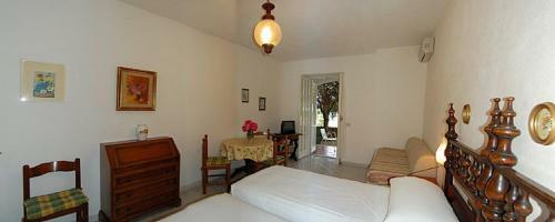 Ischia Villa Sleeps 3 Air Con