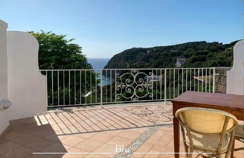 Villa In Forio Sleeps 4 With Pool Air Con And Wifi