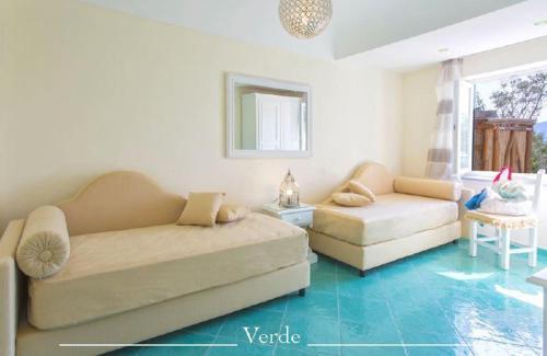 Villa In Forio Sleeps 4 With Pool Air Con And Wifi