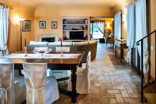 L'addolorata Villa Sleeps 10 Pool Air Con Wifi