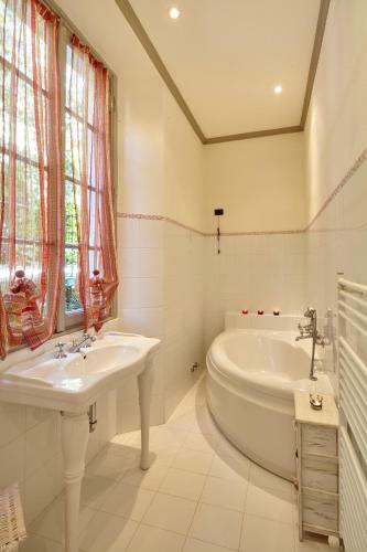 Laglio Villa Sleeps 11 With Pool Air Con And Wifi