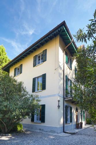 Laglio Villa Sleeps 11 With Pool Air Con And Wifi
