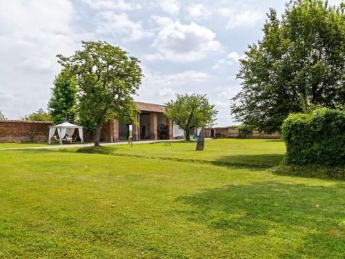 Delightful Holiday Home In Cornovecchio With Swimming Pool