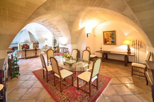 Lequile Villa Sleeps 11 With Pool Air Con And Wifi