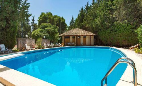 Lequile Villa Sleeps 11 With Pool Air Con And Wifi