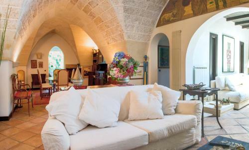 Lequile Villa Sleeps 11 With Pool Air Con And Wifi
