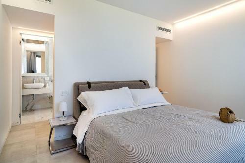Letojanni Villa Sleeps 14 With Pool And Air Con