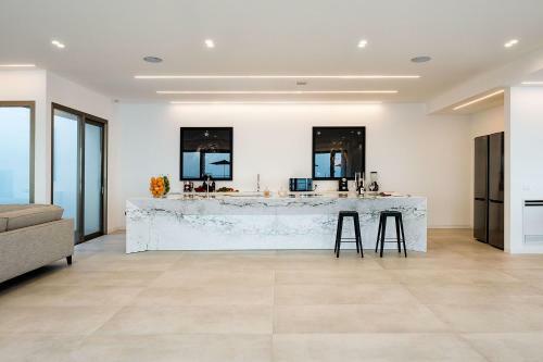 Letojanni Villa Sleeps 14 With Pool And Air Con