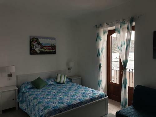 Hostal Deluxe Lipari Room