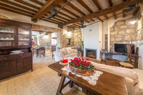 Civita Di Bagnoregio Villa Sleeps 7 Pool Air Con
