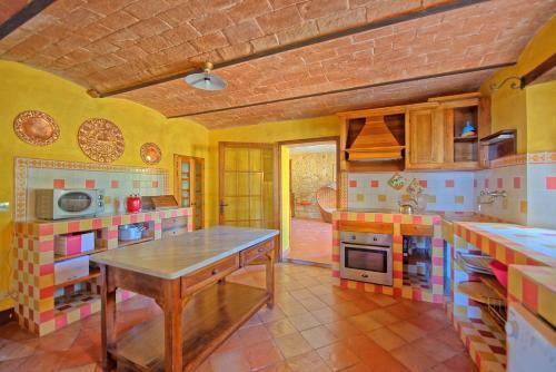Pancole Villa Sleeps 12 Pool Wifi