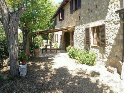 Snug Apartment In Casole D'elsa With Garden