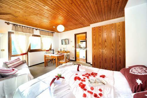 Romantic Apartment In Campiglio