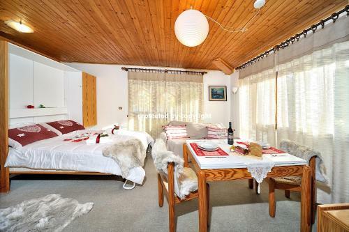 Romantic Apartment In Campiglio