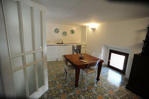 Maiori Apartment Sleeps 4 Air Con Wifi