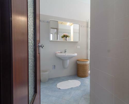 Mamma Ciccia Holiday Home - Lake Front Apartment