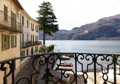 Mamma Ciccia Holiday Home - Lake Front Apartment