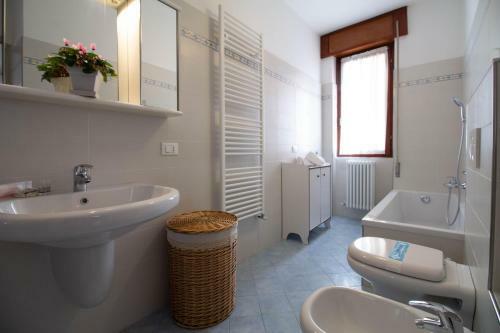 Mamma Ciccia Holiday Home - Lake Front Apartment